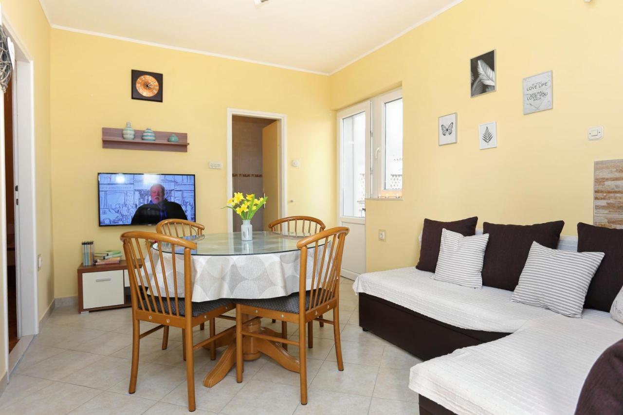 Apartments By The Sea Kastel Kambelovac, Kastela - 8679 Extérieur photo