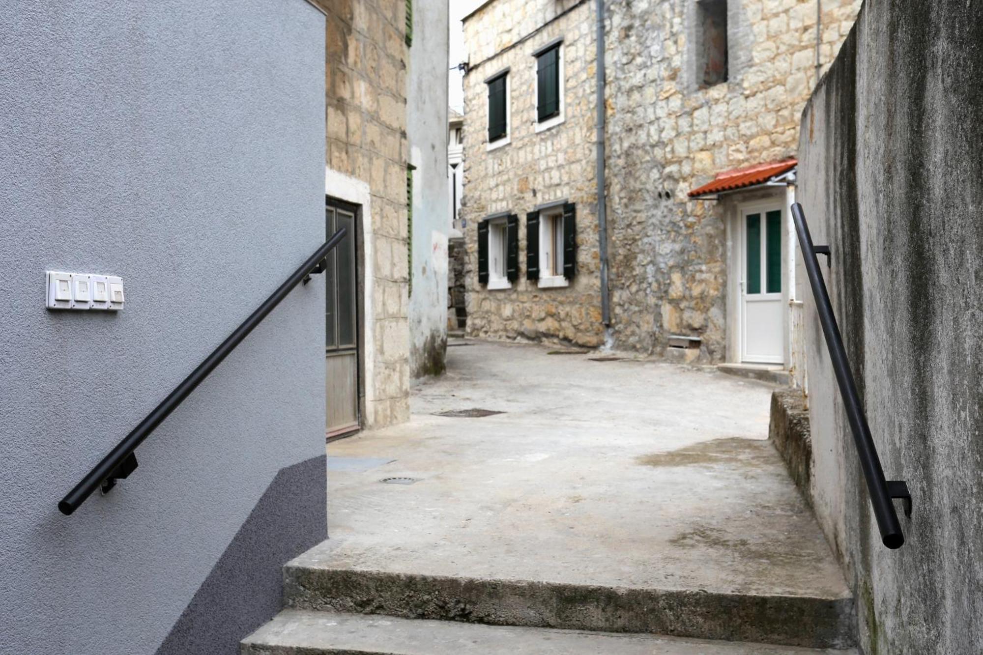 Apartments By The Sea Kastel Kambelovac, Kastela - 8679 Extérieur photo