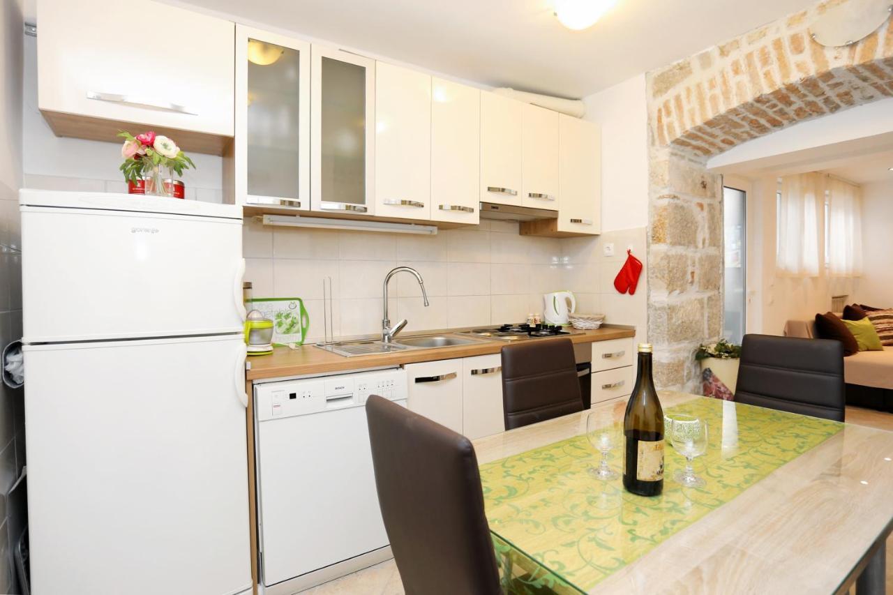 Apartments By The Sea Kastel Kambelovac, Kastela - 8679 Extérieur photo