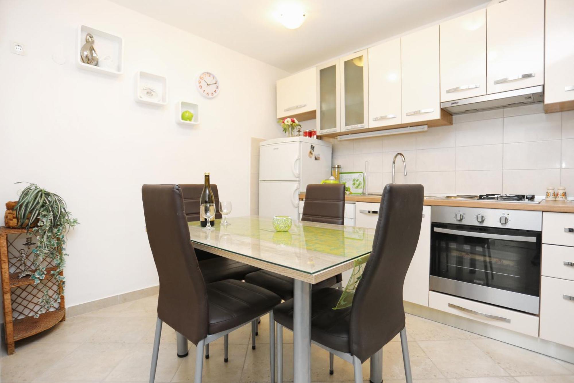 Apartments By The Sea Kastel Kambelovac, Kastela - 8679 Extérieur photo