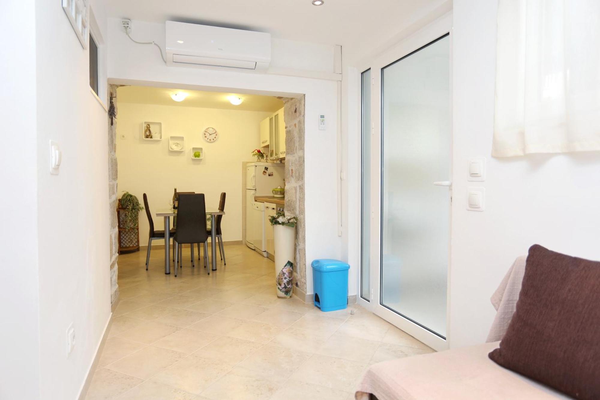 Apartments By The Sea Kastel Kambelovac, Kastela - 8679 Extérieur photo