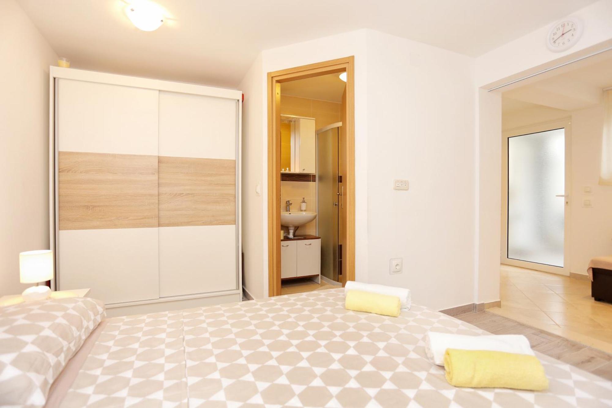 Apartments By The Sea Kastel Kambelovac, Kastela - 8679 Chambre photo